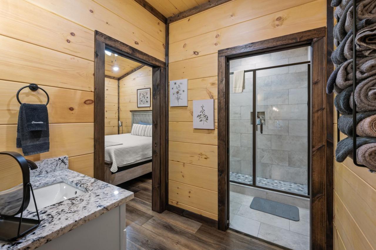 New Cozy Mountain Cabin Hot Tub Near Downtown แกตลิงเบิร์ก ภายนอก รูปภาพ