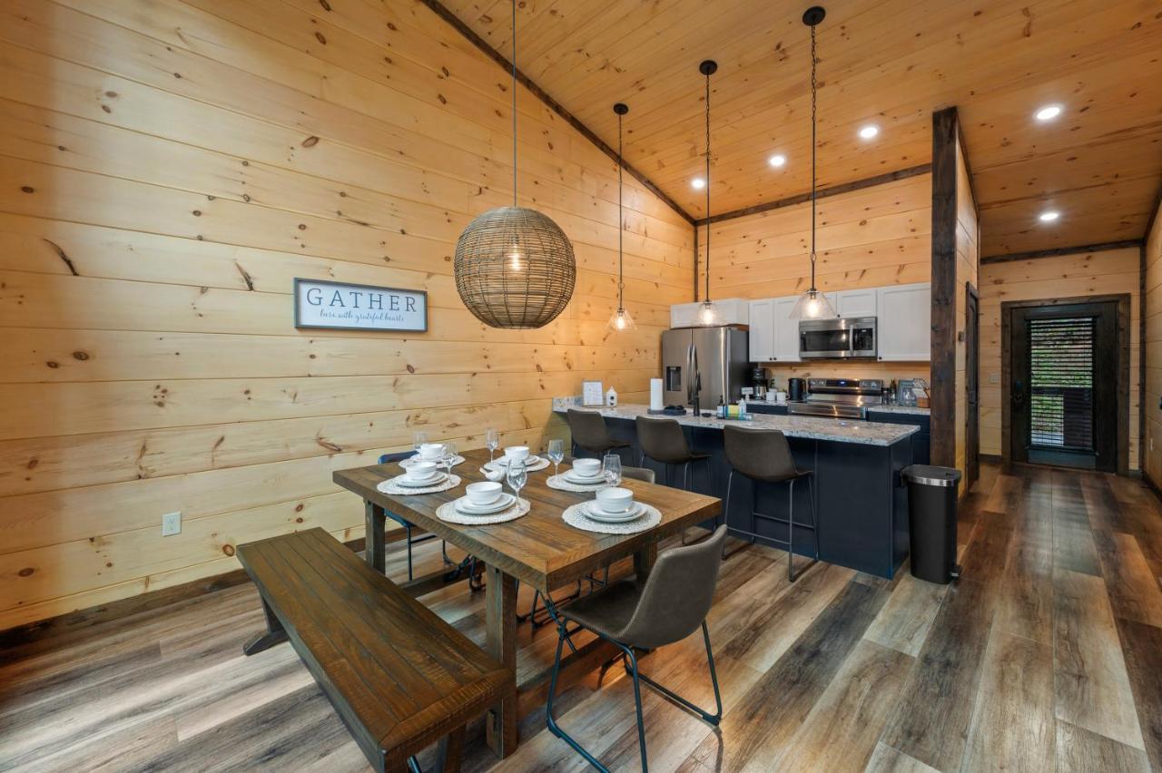 New Cozy Mountain Cabin Hot Tub Near Downtown แกตลิงเบิร์ก ภายนอก รูปภาพ