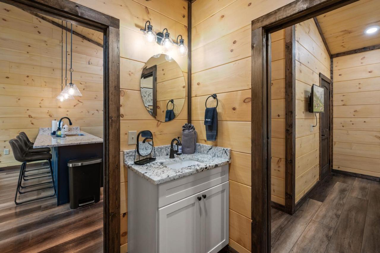 New Cozy Mountain Cabin Hot Tub Near Downtown แกตลิงเบิร์ก ภายนอก รูปภาพ