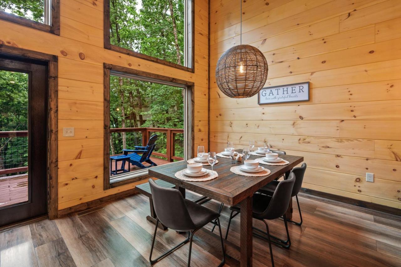 New Cozy Mountain Cabin Hot Tub Near Downtown แกตลิงเบิร์ก ภายนอก รูปภาพ