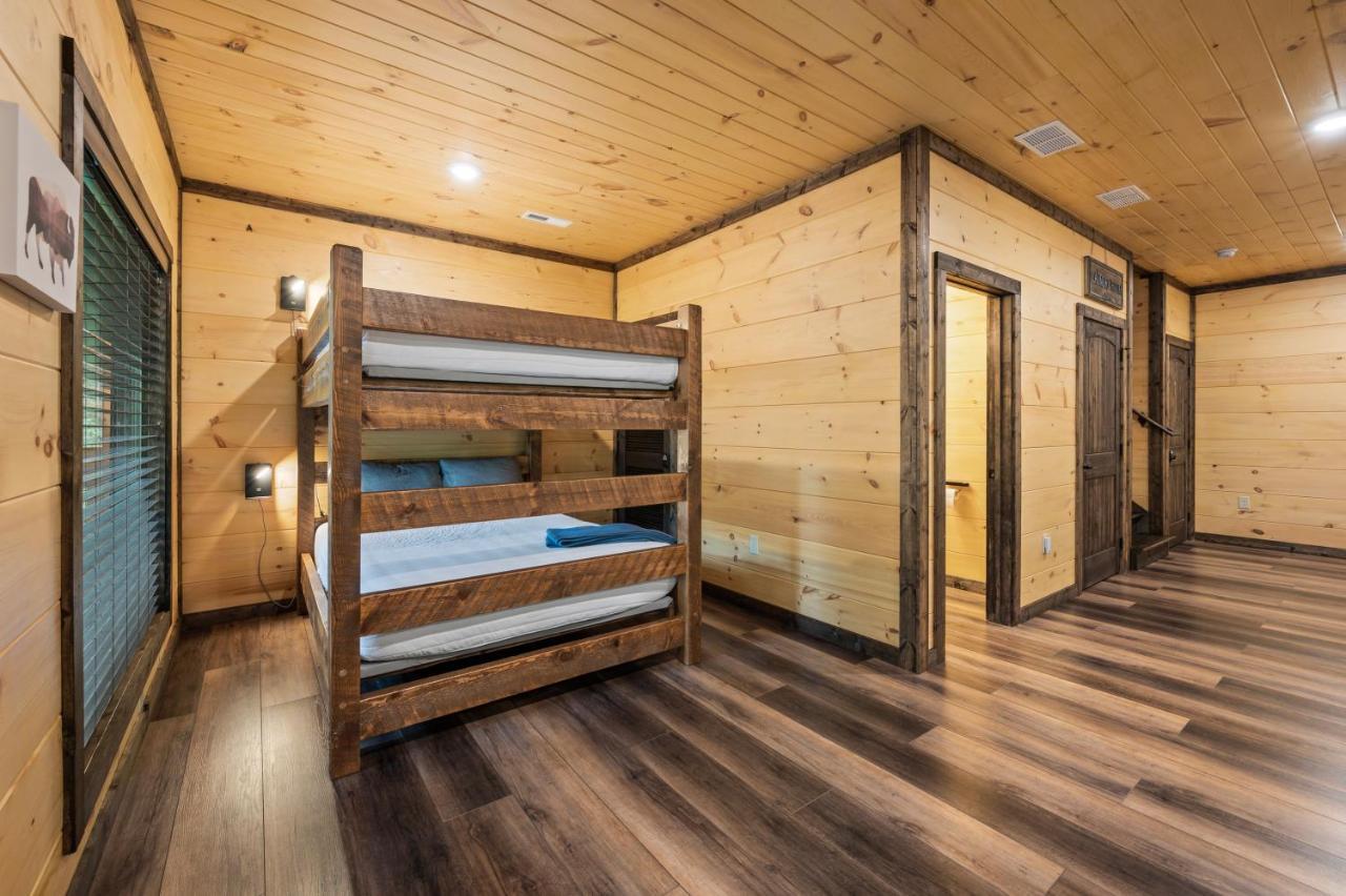 New Cozy Mountain Cabin Hot Tub Near Downtown แกตลิงเบิร์ก ภายนอก รูปภาพ