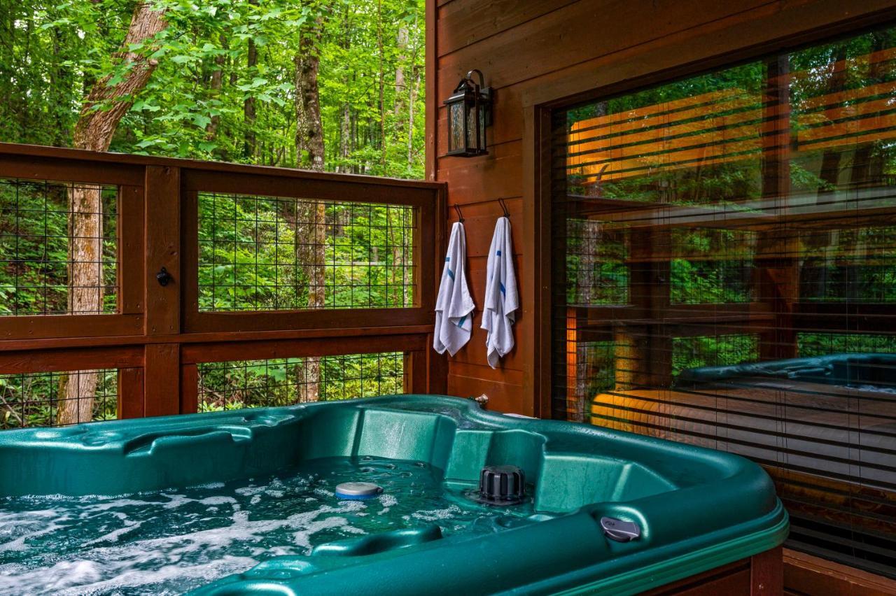New Cozy Mountain Cabin Hot Tub Near Downtown แกตลิงเบิร์ก ภายนอก รูปภาพ