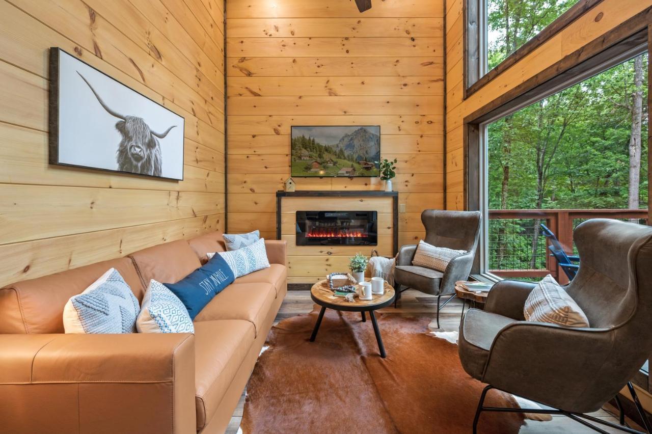 New Cozy Mountain Cabin Hot Tub Near Downtown แกตลิงเบิร์ก ภายนอก รูปภาพ