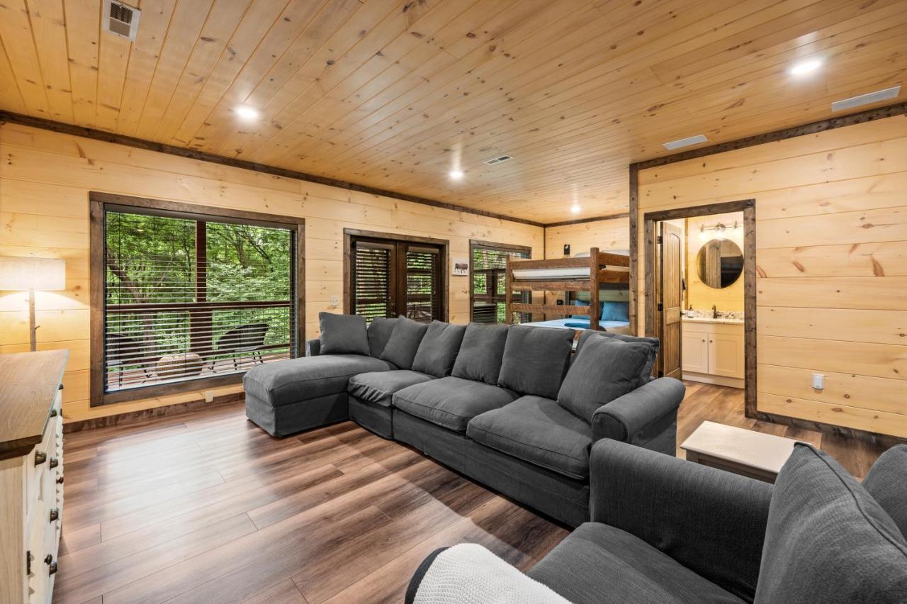 New Cozy Mountain Cabin Hot Tub Near Downtown แกตลิงเบิร์ก ภายนอก รูปภาพ