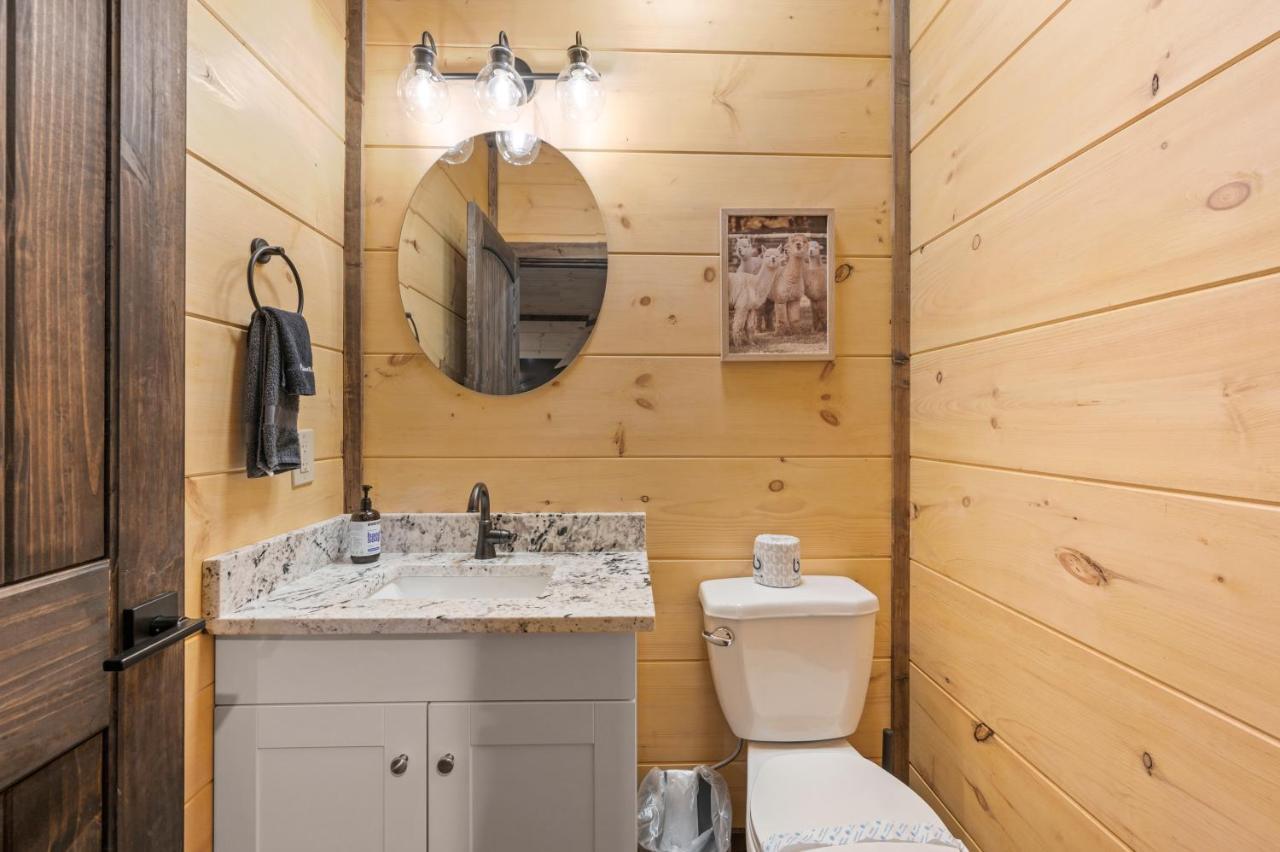 New Cozy Mountain Cabin Hot Tub Near Downtown แกตลิงเบิร์ก ภายนอก รูปภาพ